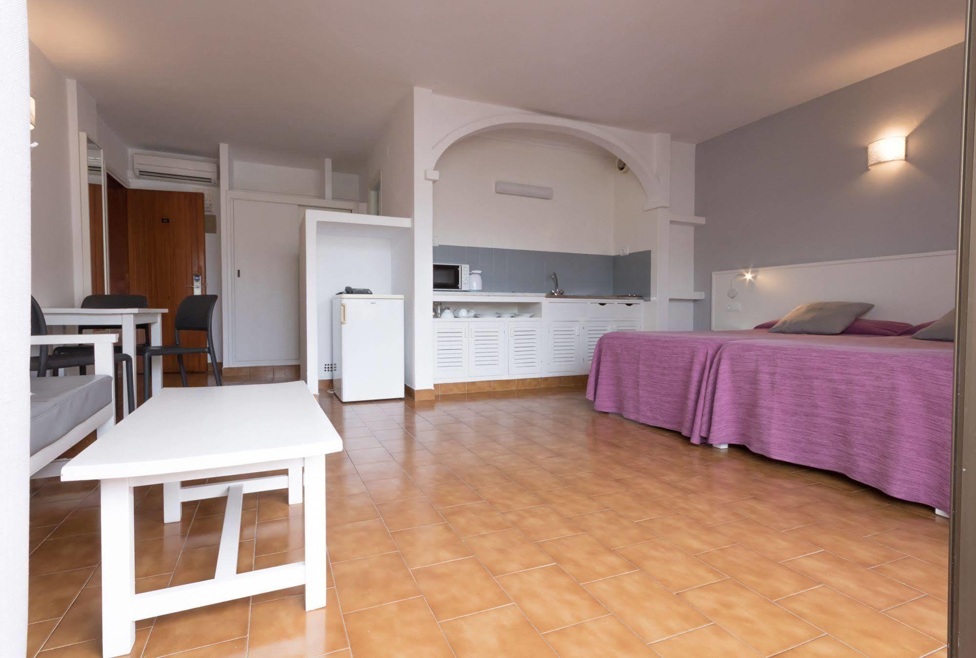 Sant Antoni de Portmany Apartamentos Orosol 2 By Typic Hotels מראה חיצוני תמונה