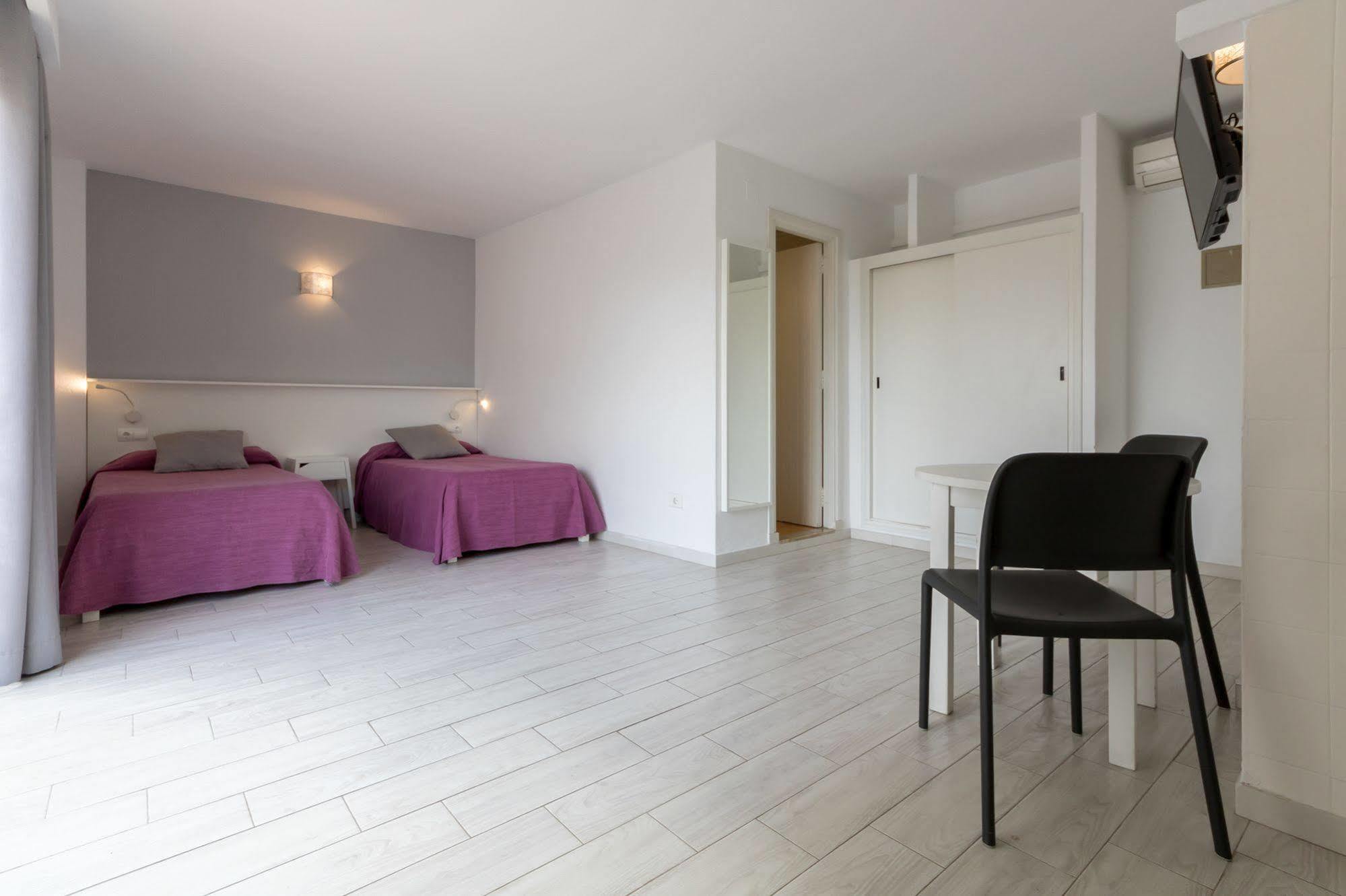 Sant Antoni de Portmany Apartamentos Orosol 2 By Typic Hotels מראה חיצוני תמונה